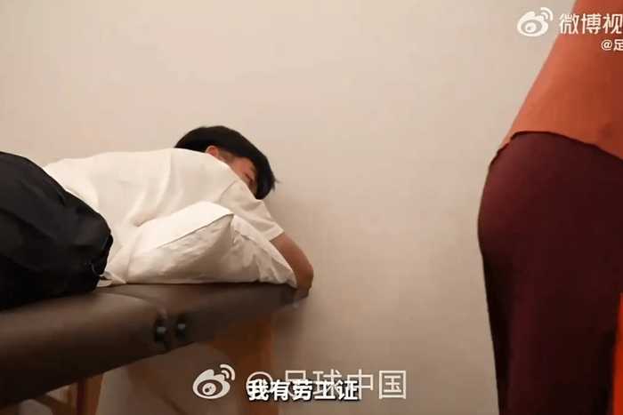 U23国足纪录片披露留洋球员徐彬坦言狼队挑战